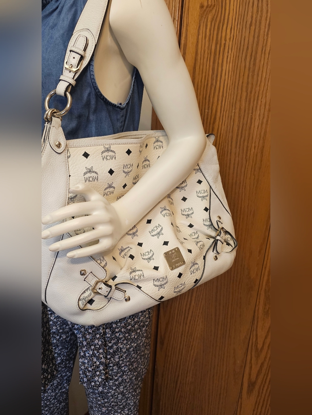 MCM White Visetos Hobo Shoulder Bag - Picture 2 of 15
